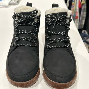 North Face Waterproof Winter Boot - Size 7.5 — Fits like a 7